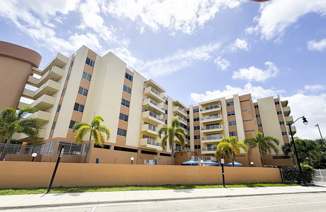 Marbella Tower Condo photo 2